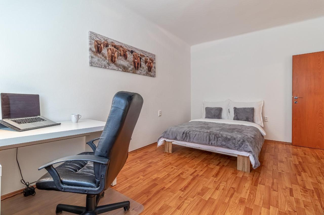Cosy Flat Close To Central Bratislava Exterior photo